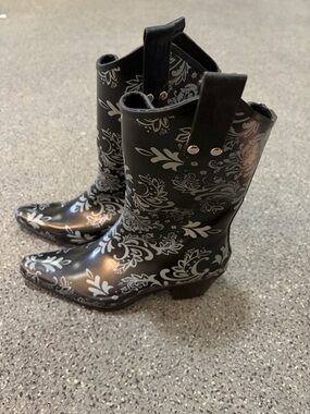 Capelli of New York Black Floral Western Rain Boots